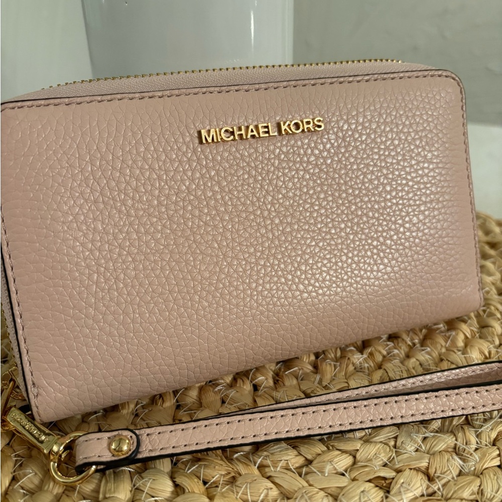Michael Kors Jet Set Large Continental Zip Wristlet Pink removable strap EUC